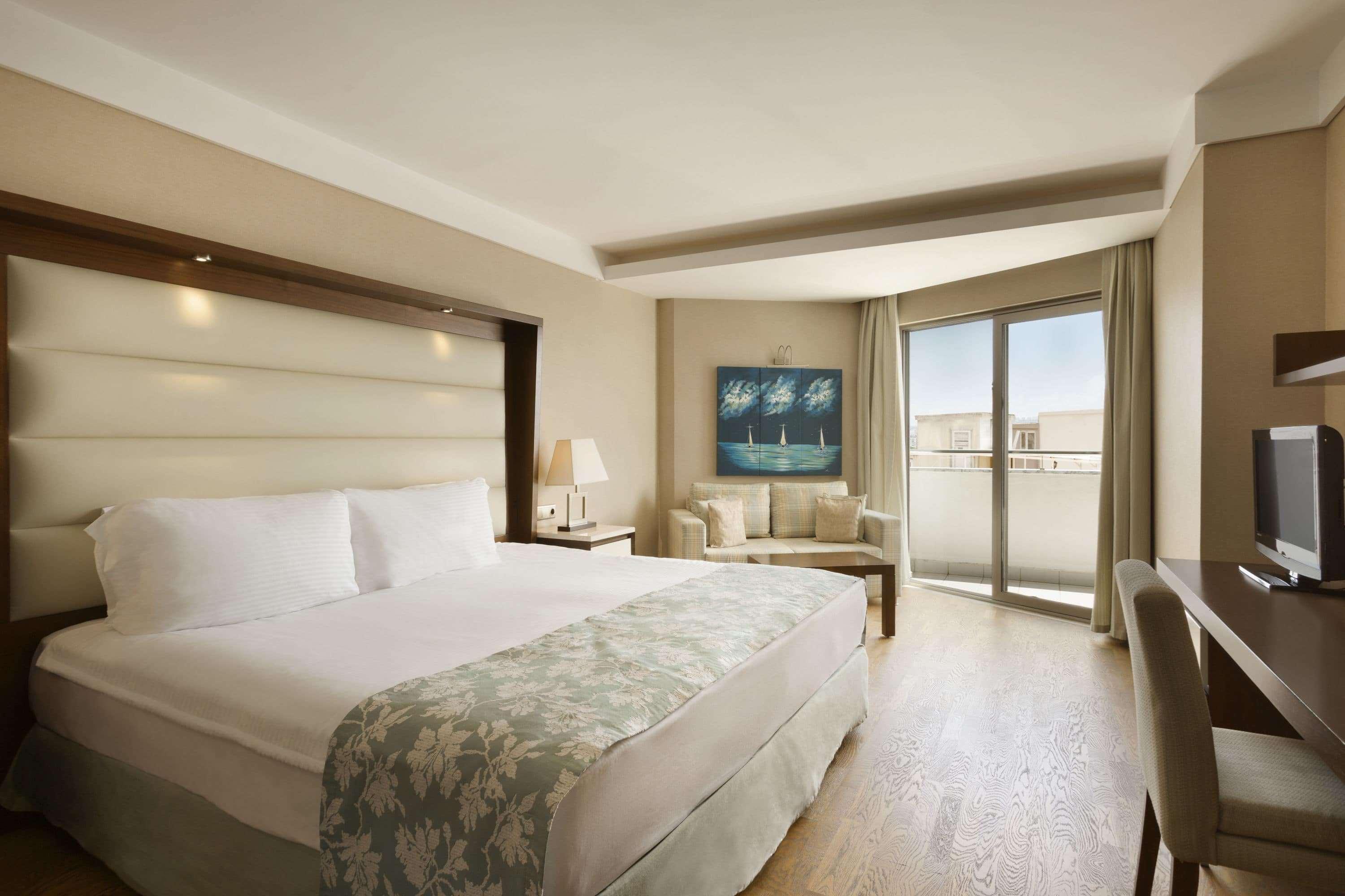 Ramada Plaza Antalya Hotel Exterior foto A room at the hotel