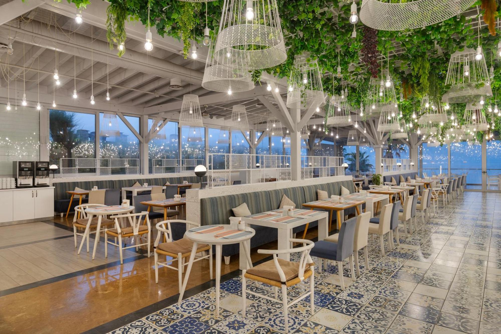 Ramada Plaza Antalya Hotel Exterior foto The interior of the new terminal