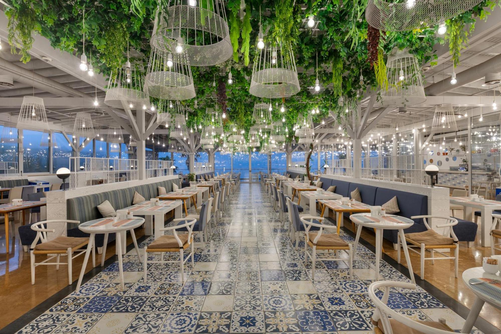 Ramada Plaza Antalya Hotel Exterior foto The interior of the restaurant