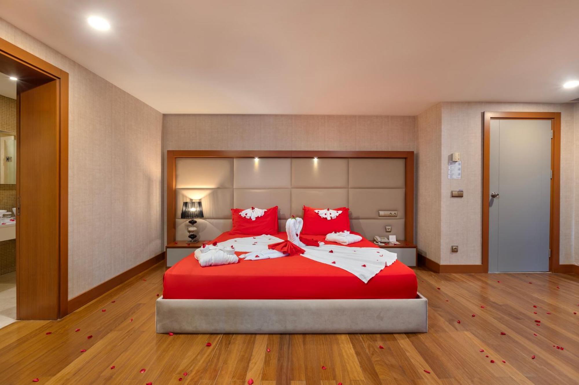 Ramada Plaza Antalya Hotel Exterior foto A bedroom