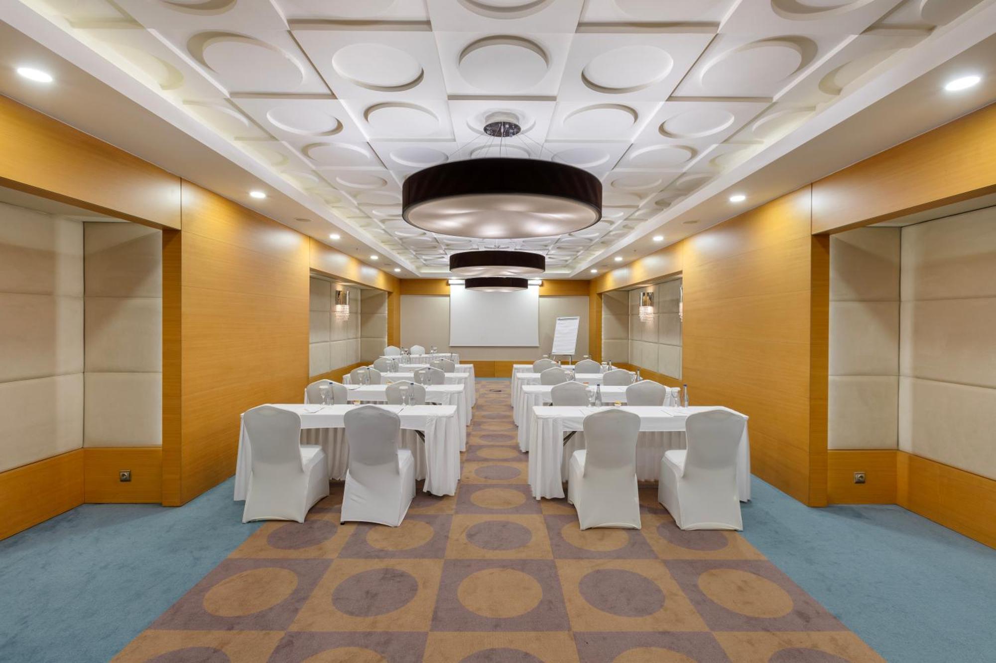 Ramada Plaza Antalya Hotel Exterior foto Meeting room at the hotel