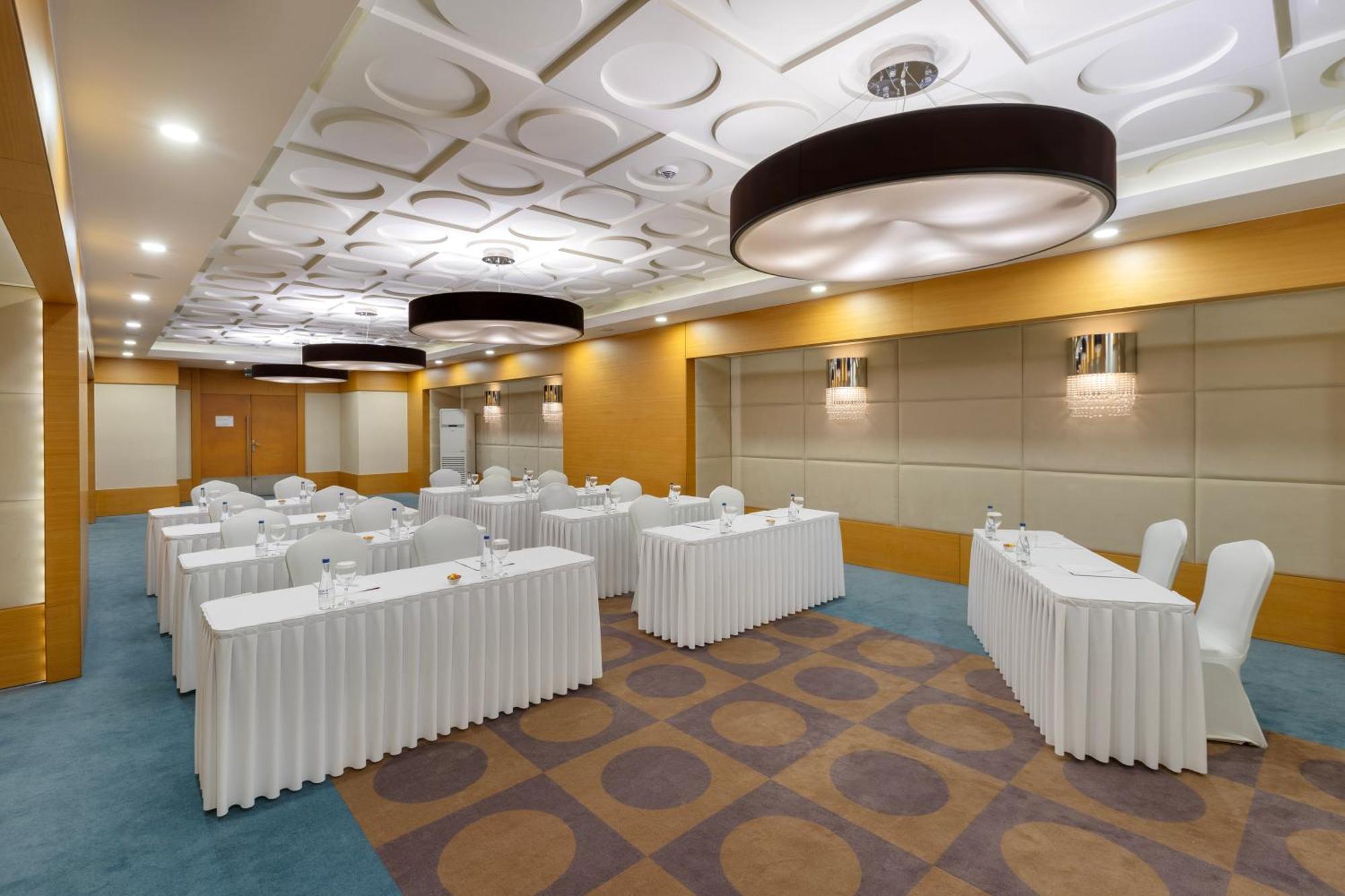 Ramada Plaza Antalya Hotel Exterior foto Meeting room