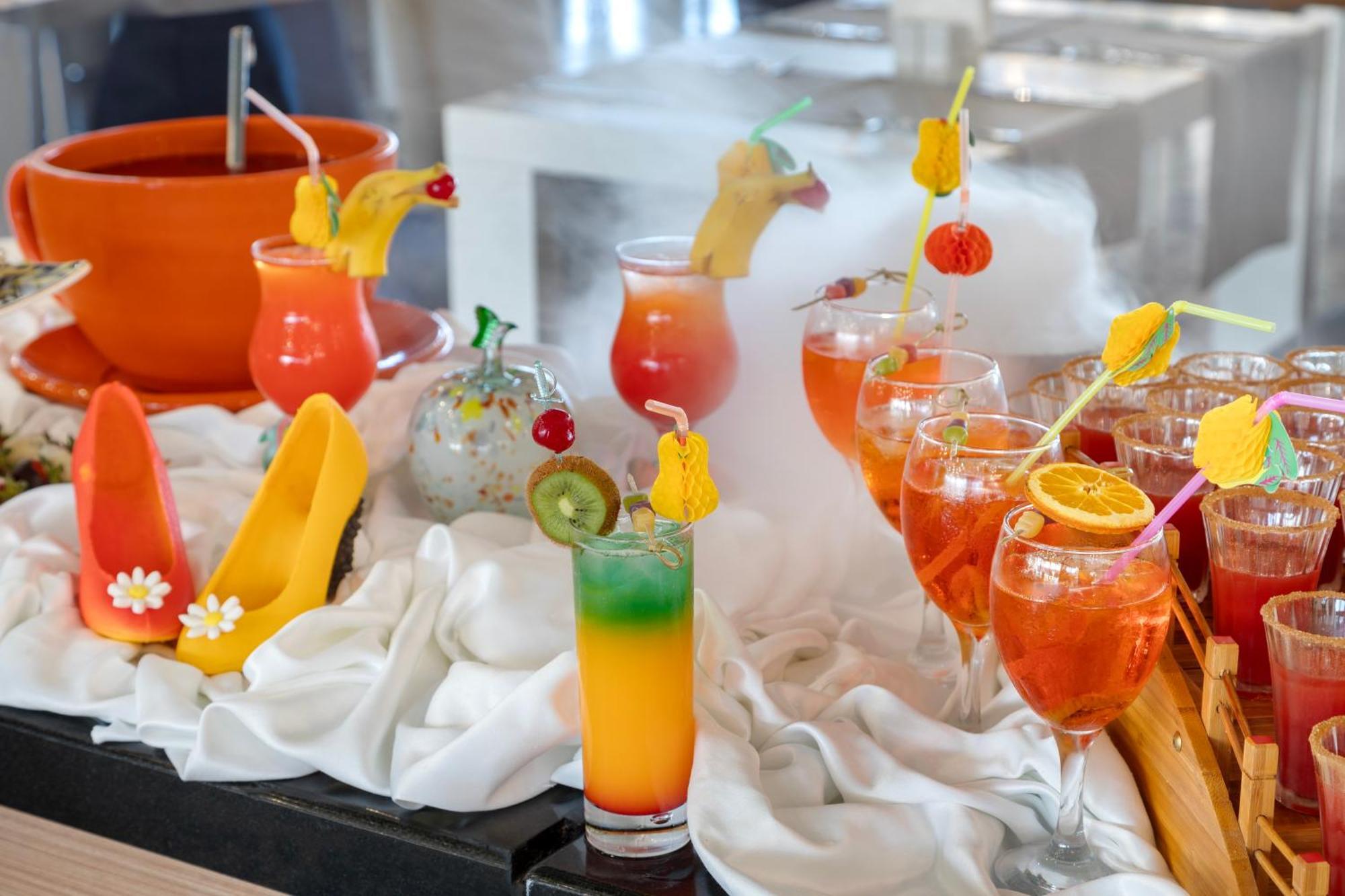 Ramada Plaza Antalya Hotel Exterior foto Non-alcoholic drinks