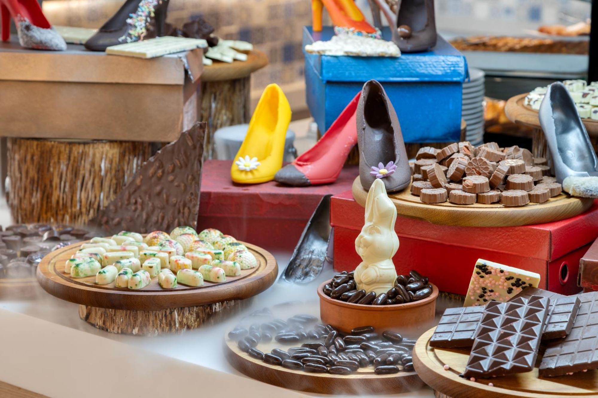 Ramada Plaza Antalya Hotel Exterior foto Chocolate shoes