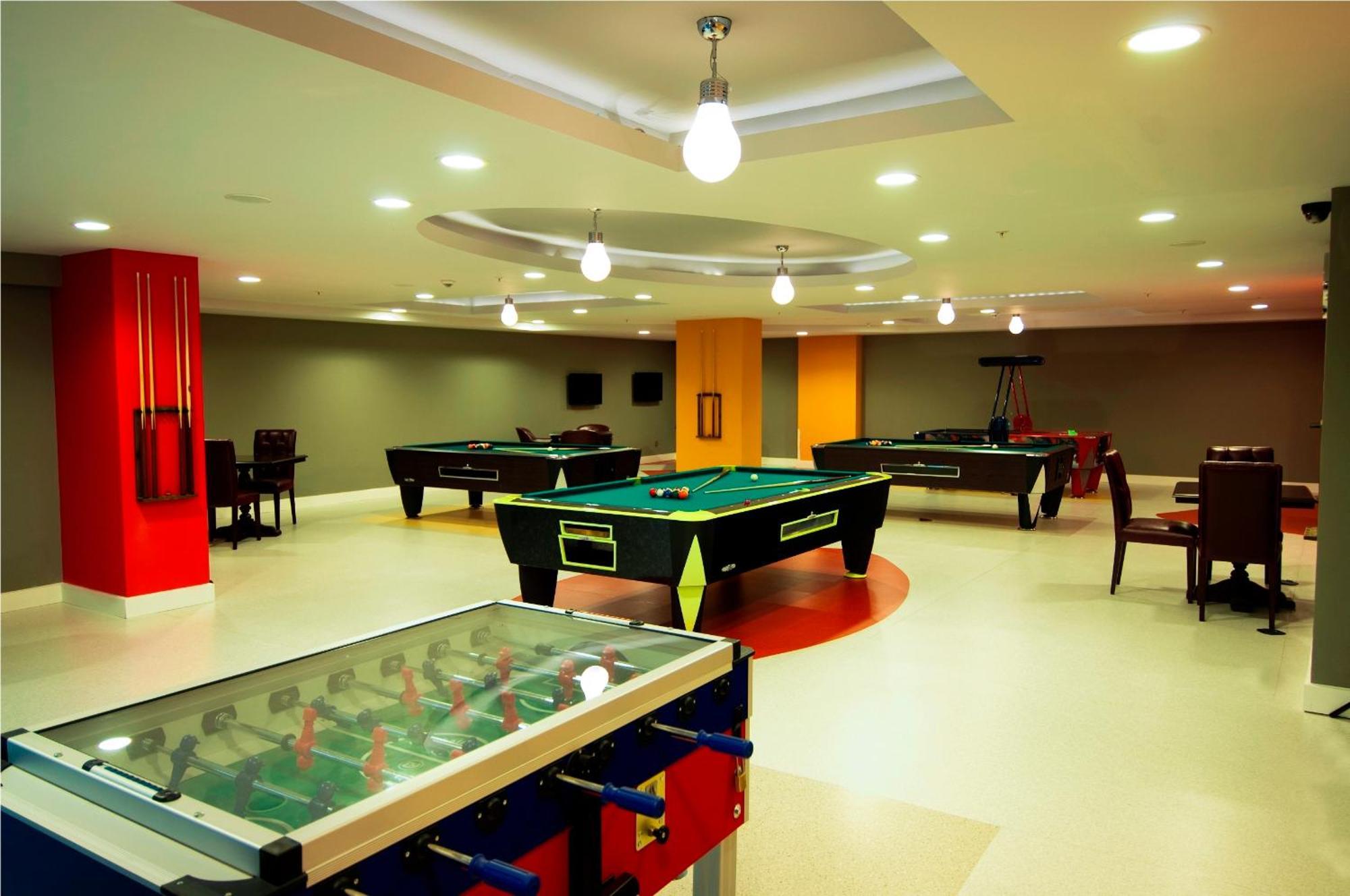 Ramada Plaza Antalya Hotel Exterior foto Games Room