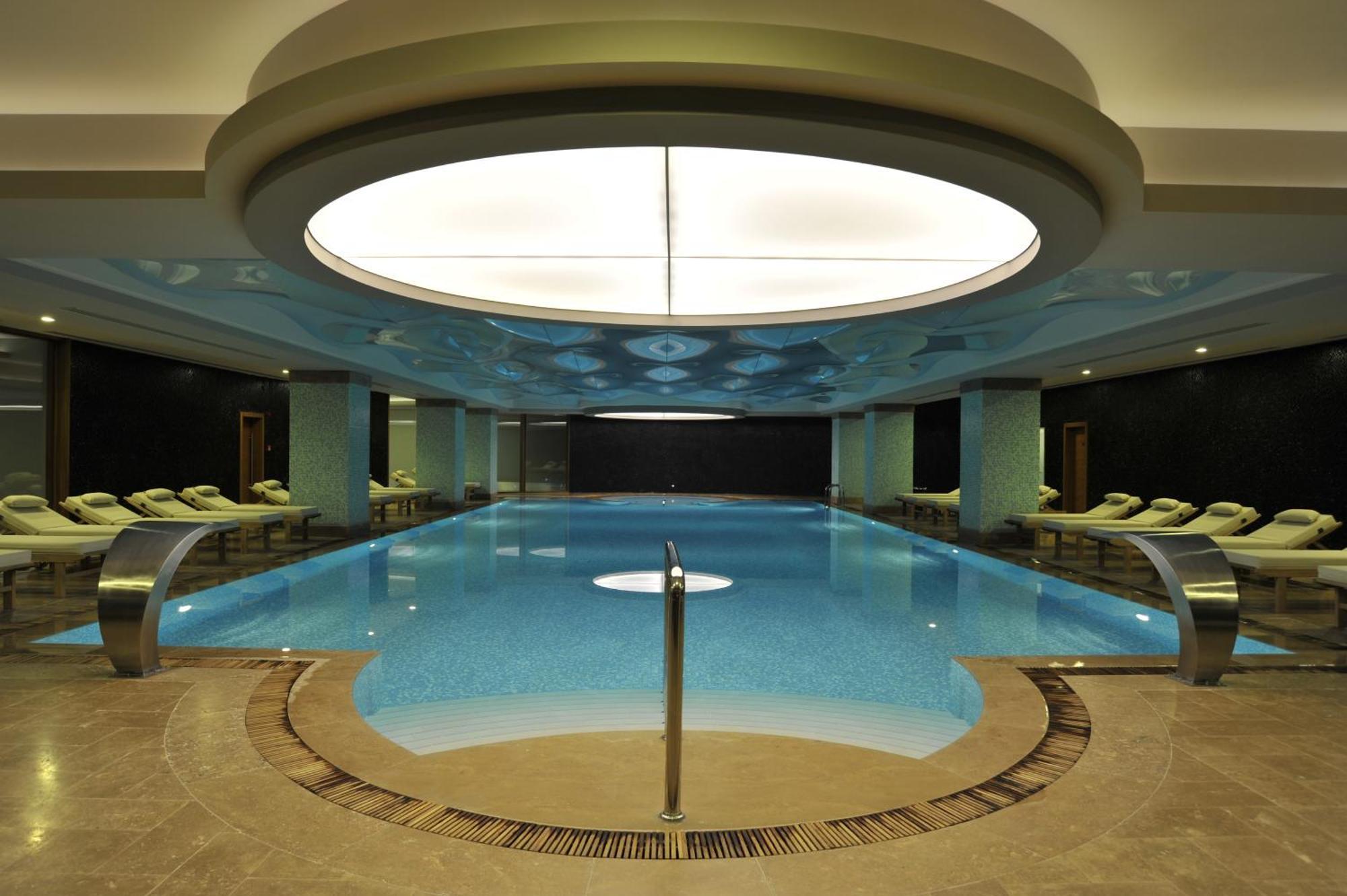 Ramada Plaza Antalya Hotel Exterior foto The pool at the spa