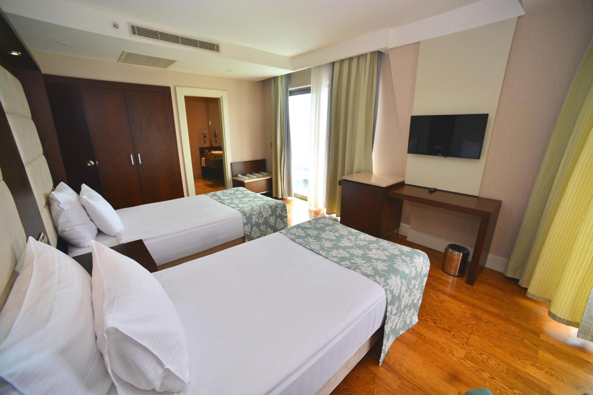 Ramada Plaza Antalya Hotel Exterior foto