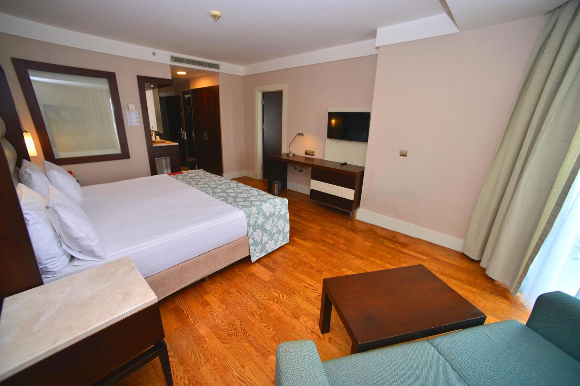 Ramada Plaza Antalya Hotel Exterior foto