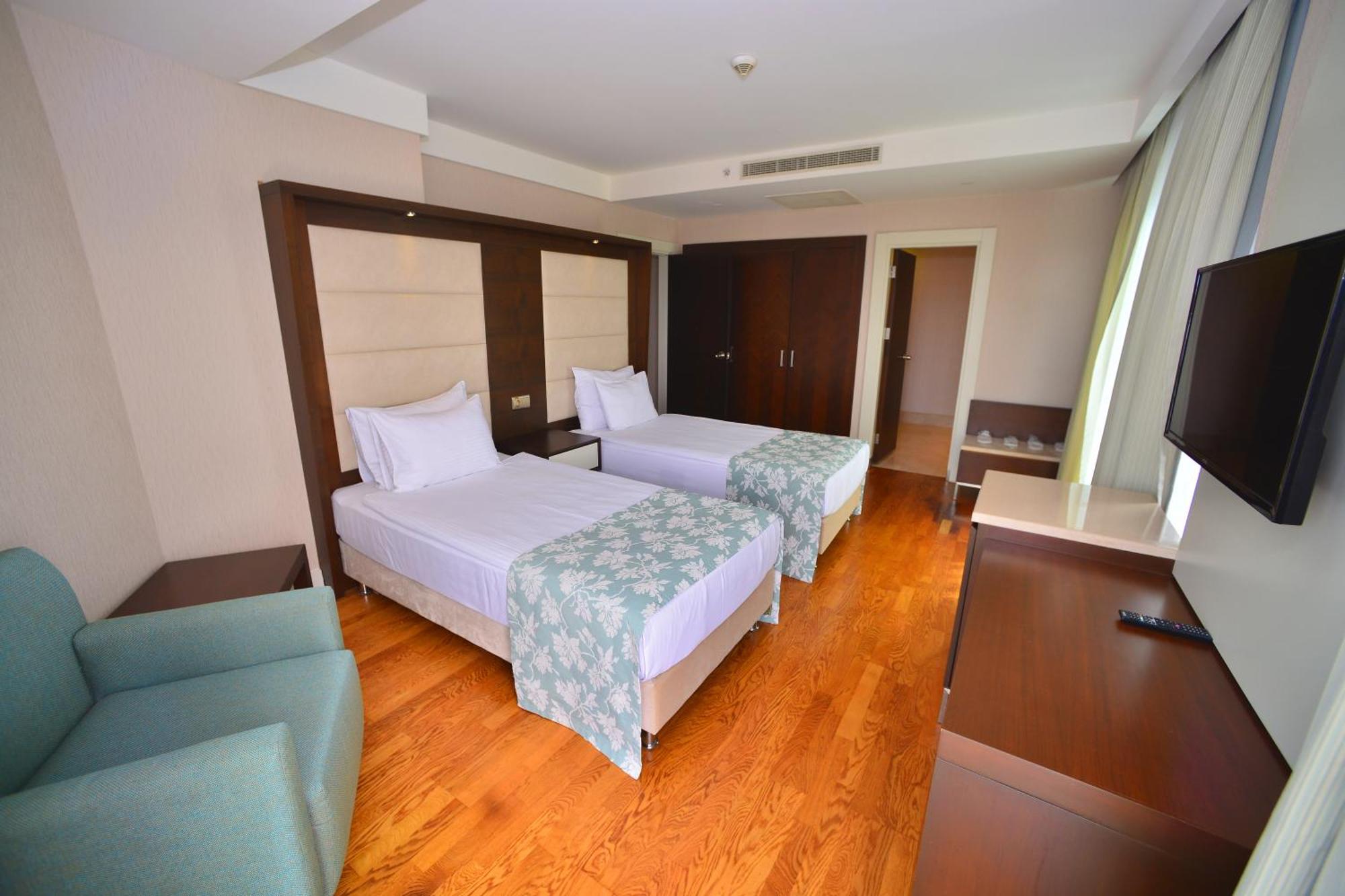 Ramada Plaza Antalya Hotel Exterior foto