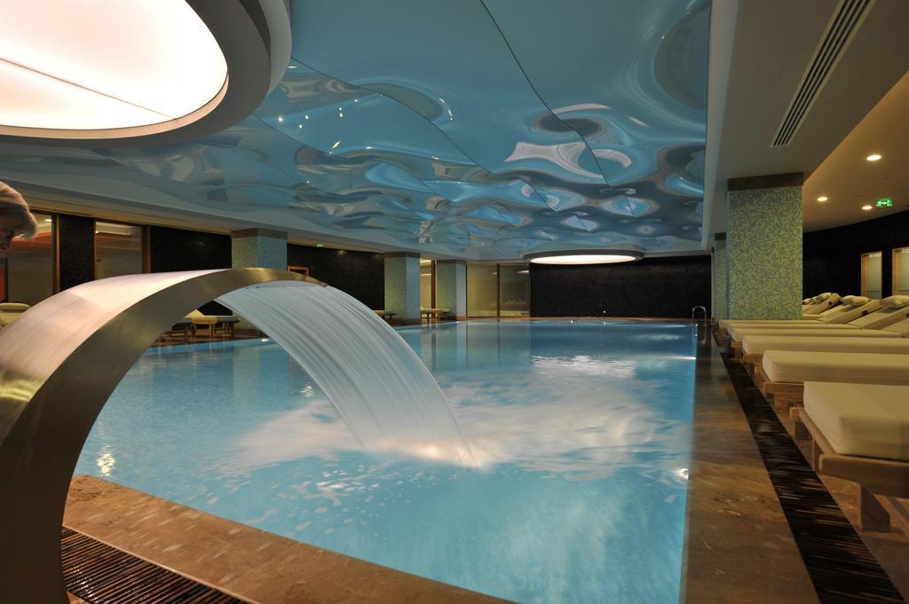 Ramada Plaza Antalya Hotel Exterior foto The pool at the spa