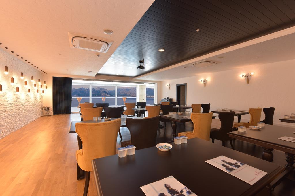 Ramada Plaza Antalya Hotel Exterior foto The lounge at Chubu International Airport