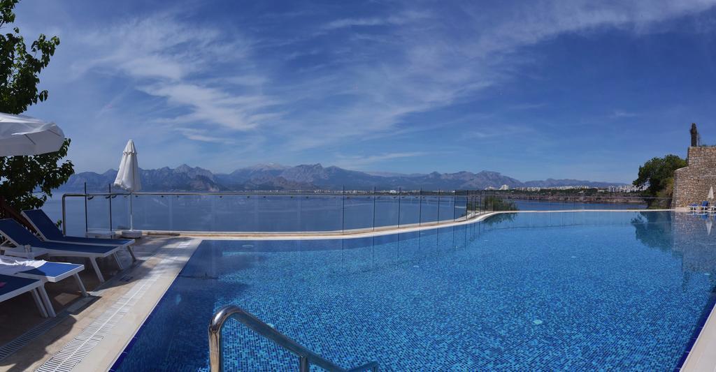 Ramada Plaza Antalya Hotel Exterior foto The pool